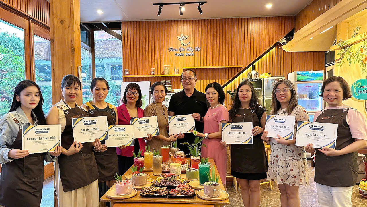 Lớp đào tạo Smoothies với 10 học viên đạt chứng chỉ